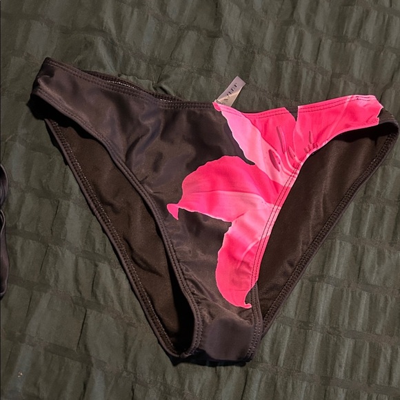 Zaful Black and Pink Floral Bikini with detachable straps - Picture 5 of 7